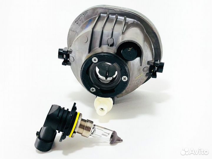 Противотуманная фара правая Pontiac Vibe