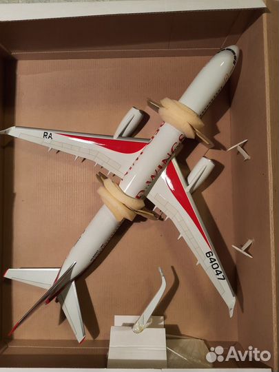 Модель самолетаТу-204 номер 64047