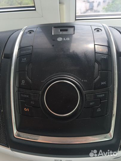 Аудиомагнитола LG SB74