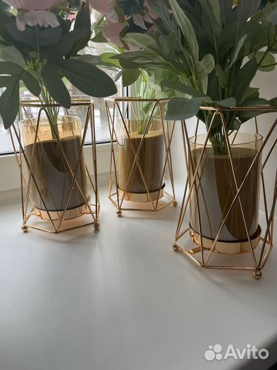 Искусственные цветы пионы в вазах