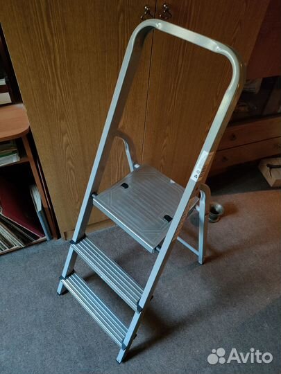 Стремянка алюминиевая 3 ступени