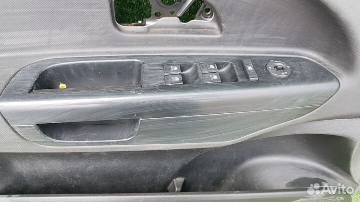 Обшивка передней левой двери kia ceed ed