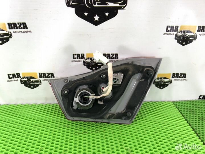 Фонарь задний внутренний левый L Toyota Camry