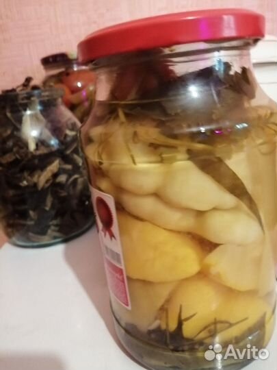 Сушеные грибы, огурчики, помидорчики