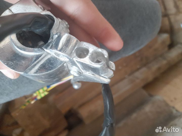 Ручка тормоза на мото с проводкой