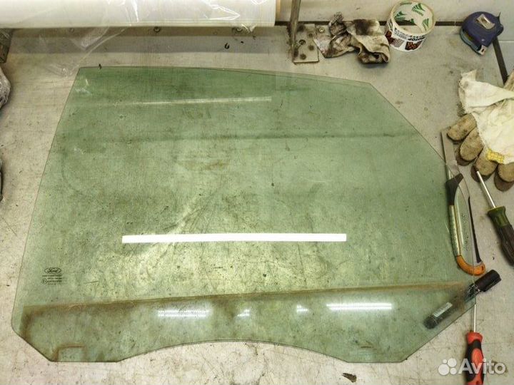 Стекло двери заднее левое Ford Focus 2 хетчбэк 1.6