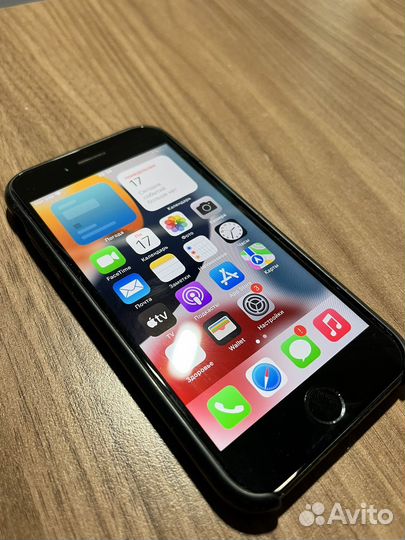 Телефон iPhone 7