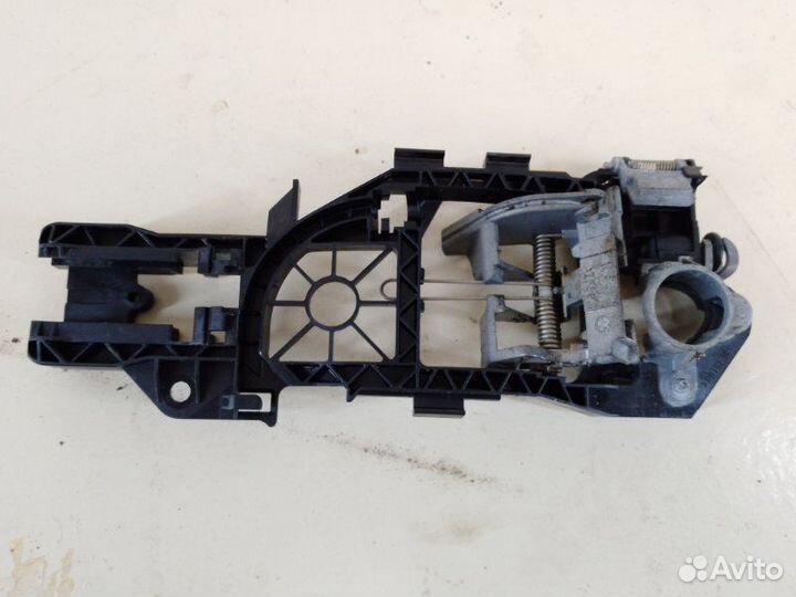 Кронштейн ручки Volkswagen Passat B6 2005-2010