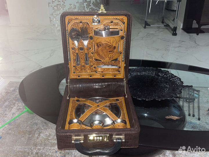 Подарочный Кожаный чемоданчик для пикника