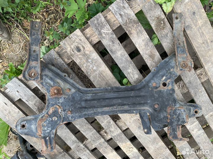 Подрамник volkswagen golf 3 vento