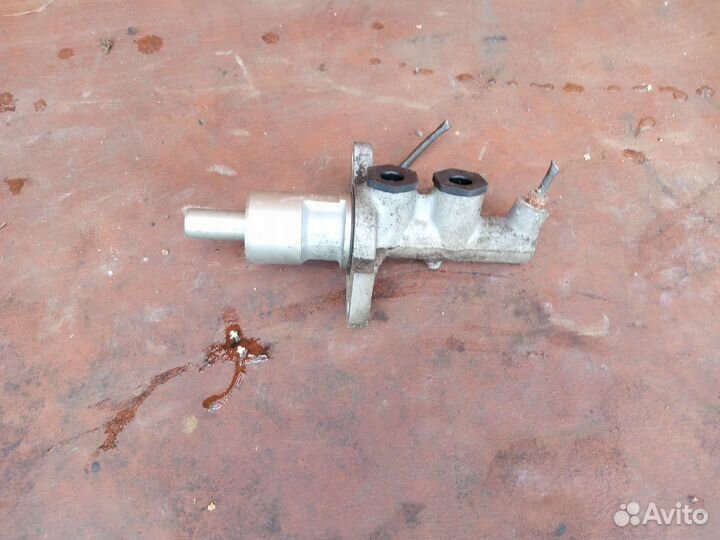 Главный тормозной цилиндр на мерседес 124