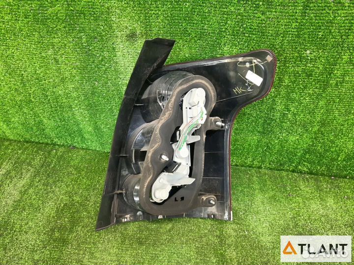 Фонарь задний левый toyota avensis