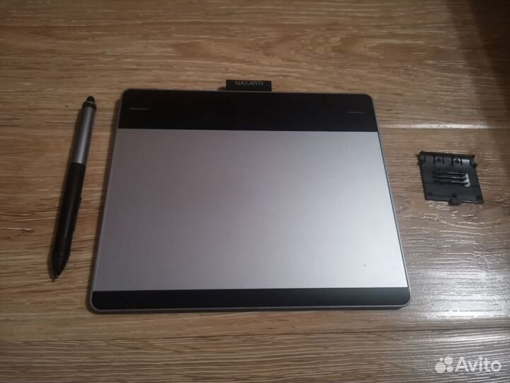 Wacom intuos pen and touch small