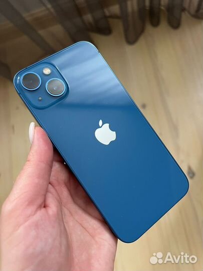 Телефон iPhone 13