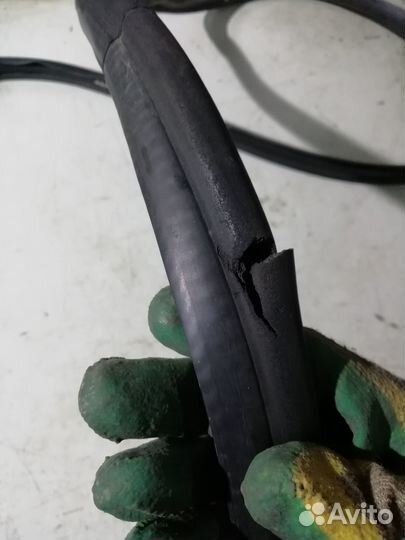 Уплотнитель багажника Mercedes W220