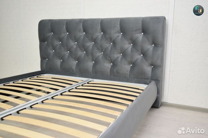 Кровать с подъемным механизмом