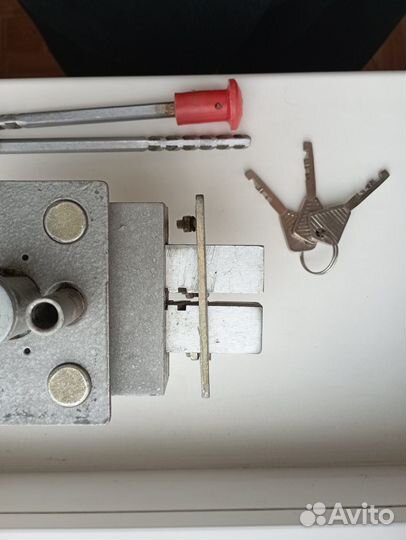 Замок гаражный накладной