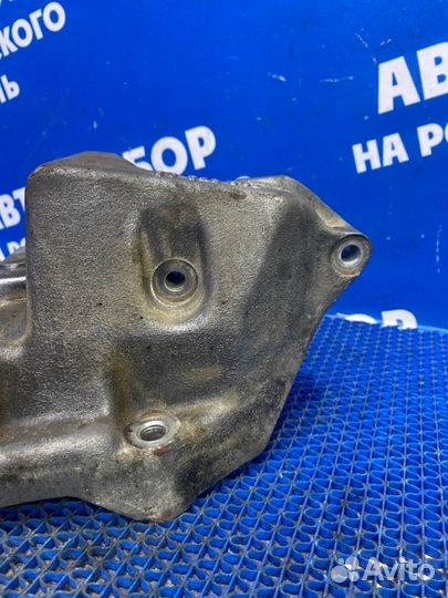 Кронштейн кондиционера Opel Vectra B седан X16XEL