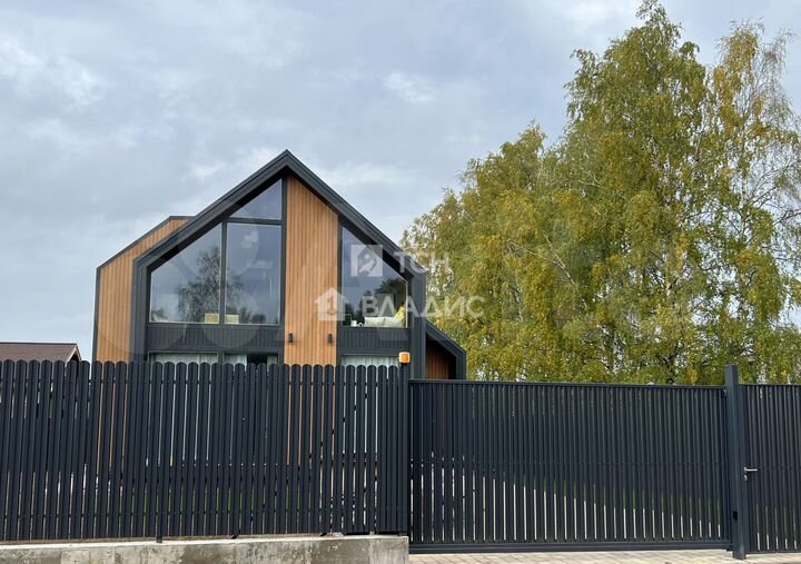 Дом 135 м² на участке 8,1 сот.