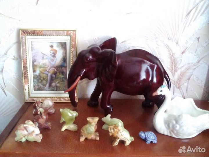 Статуэтки, сувениры из оникса