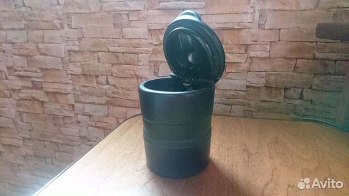 Фирменная универсальная пепельница