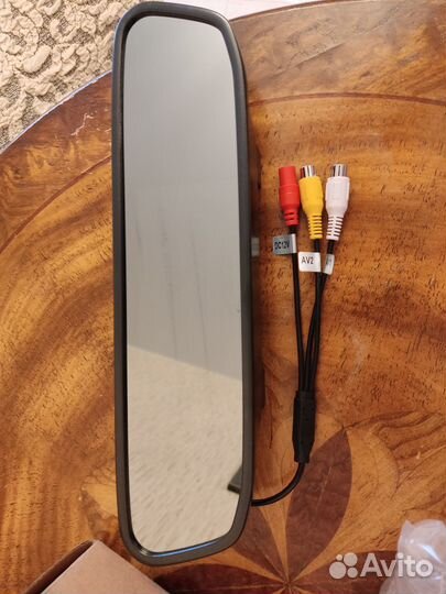 Камера заднего вида с монитором в зеркале