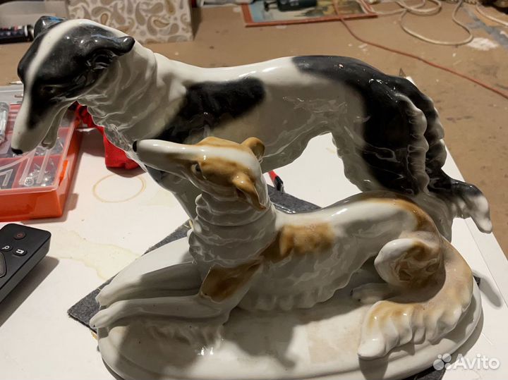 Фарфоровая скульптурная композиция «собаки - гончи