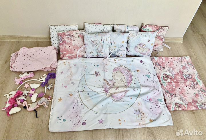 Набор в детскую кроватку: бортики, мобиль и т.д