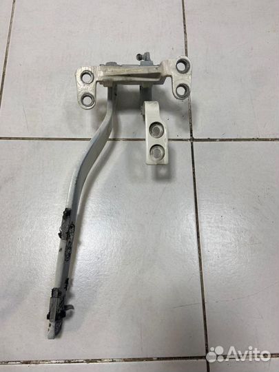 Петля крышки багажника Volkswagen Touareg I (2002—2006)