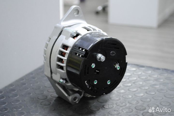 Генератор Ваз-21214 Нива, 2107i 90А новый Электром