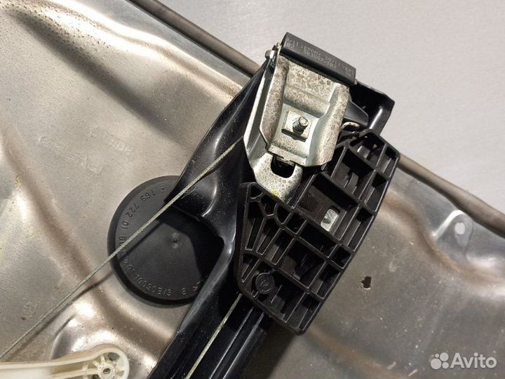 Стеклоподъемник задний левый Mercedes Benz C-Class