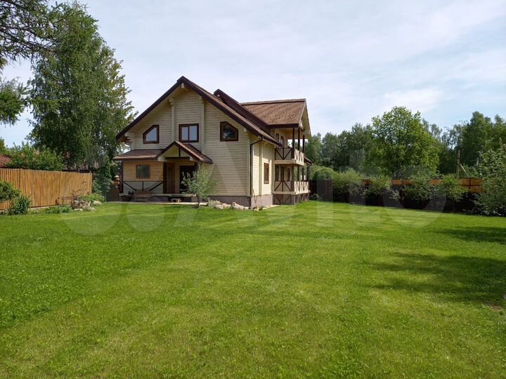 Коттедж 402 м² на участке 19 сот.