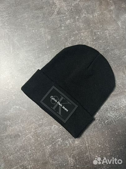 Женская шапка