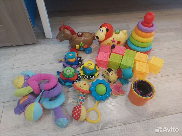 Развивающие игрушки на 2 фото