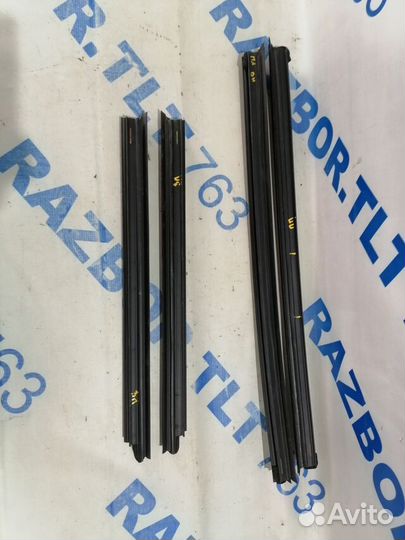 Уплотнитель стекла внутренний mazda 3 bm 1.6 ат се