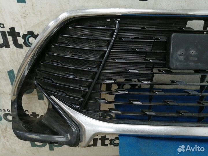 Решетка переднего бампера Toyota Camry 55 рест2