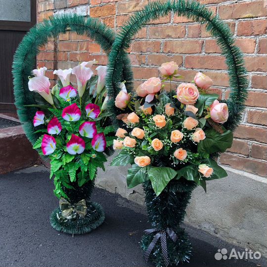 Ритуальные венки и корзины