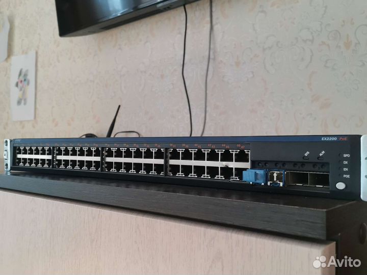 Коммутатор Juniper EX2200 PoE 48 портов