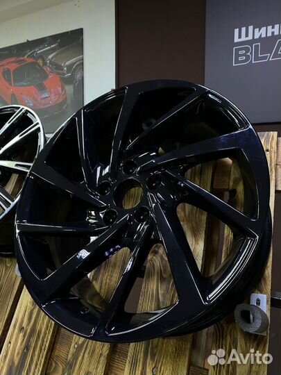 RST 7,5x18/5x112 ET43 D57,1 R018 (Tiguan) BL