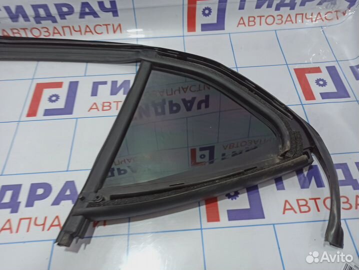 Стекло двери задней правой (форточка) Citroen C 4