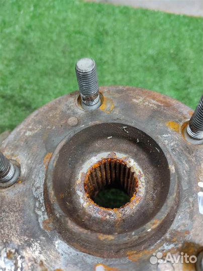 Кулак передний левый Lexus RX300 (MCU15) 2002