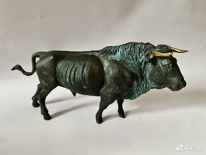 Статуэтка бронзовая золоторогий бык
