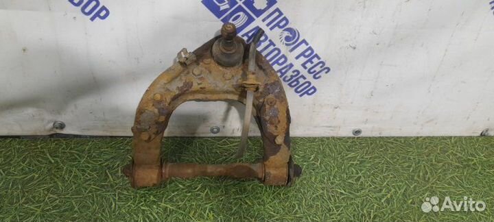 Рычаг подвески верхний левый Mitsubishi Pajero