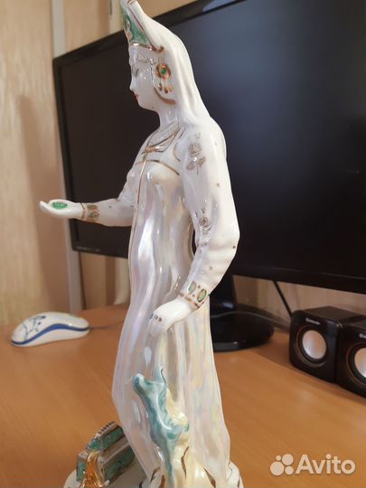 Статуэтка фарфор 