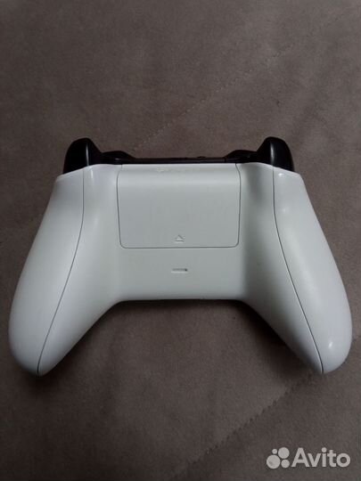 Джойстик xbox One s белый