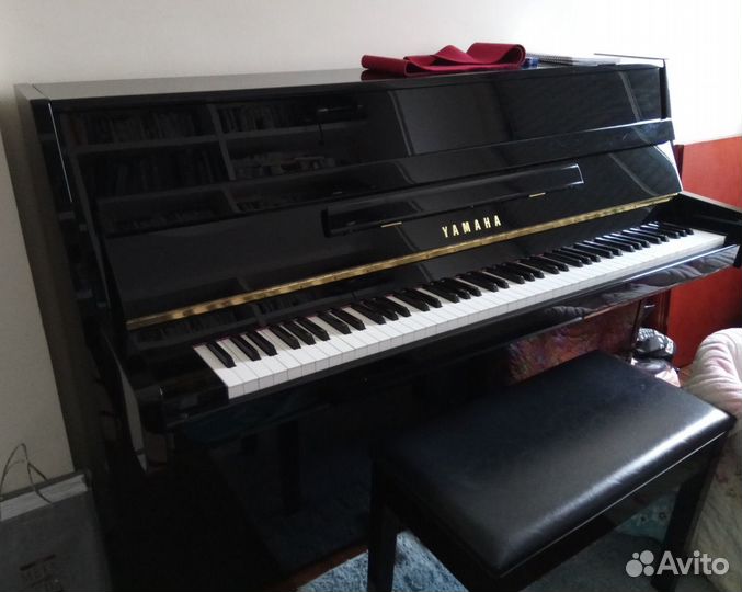 Пианино акустическое Yamaha + Аксессуары