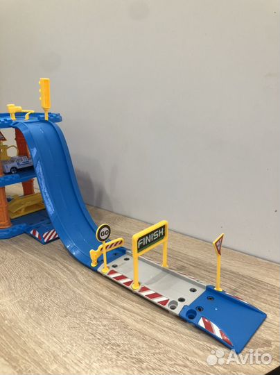 Детская парковка для машинок