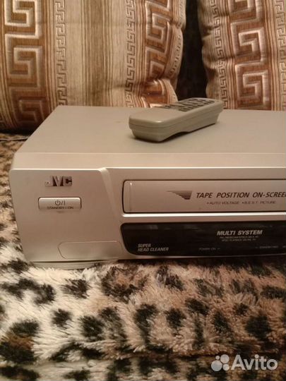 Видеомагнитофон JVC