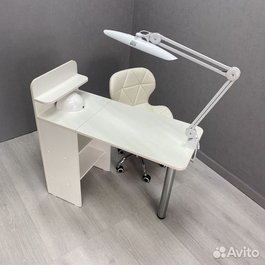 Маникюрный стол м1