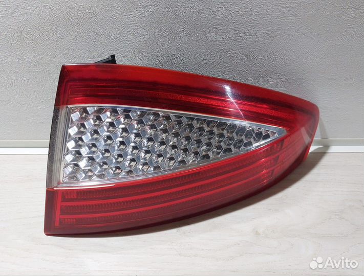 Фонарь задний правый Ford Mondeo 4